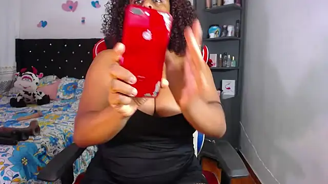 Snapshot of BellaKarla chatting on May 15, 11:45 pm BellaKarla online show from May 15, 11:45 pm