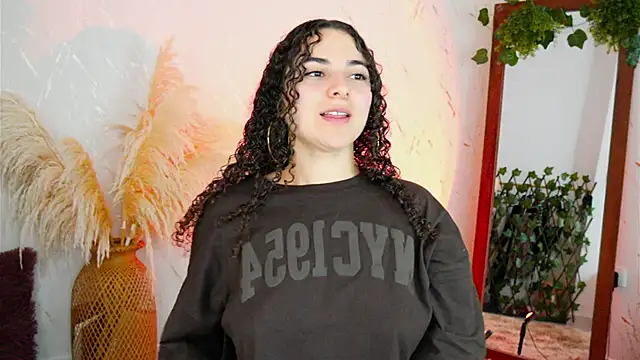 Snapshot of merida_bell18 chatting on November 19, 10:43 pm merida bell18 online show from November 19, 10:43 pm