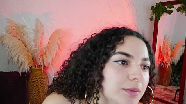 Snapshot of merida_bell18 chatting on December 15, 10:58 pm merida bell18 online show from December 15, 10:58 pm