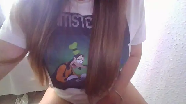 Snapshot of Sexymiss26 chatting on December 14, 2:53 pm Sexymiss26 online show from December 14, 2:53 pm