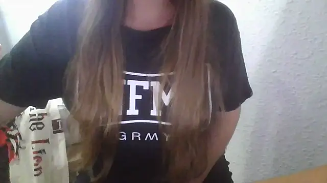 Snapshot of Sexymiss26 chatting on December 15, 4:15 pm Sexymiss26 online show from December 15, 4:15 pm