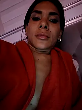 Snapshot of Doll_Loren chatting on November 3, 4:03 am Doll Loren online show from November 3, 4:03 am