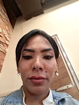 Snapshot of Doll_Loren chatting on November 17, 2:34 pm Doll Loren online show from November 17, 2:34 pm