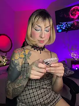 Cinamoonn online show from April 4, 7:55 pm