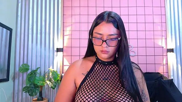 Snapshot of mensia_hernandz chatting on July 28, 2:13 pm mensia hernandz online show from July 28, 2:13 pm