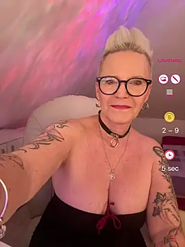 German Milf online show from June 3, 12:52 pm