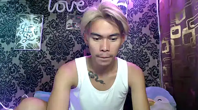 Snapshot of asianpatt69 chatting on December 2, 8:30 am asianpatt69 online show from December 2, 8:30 am