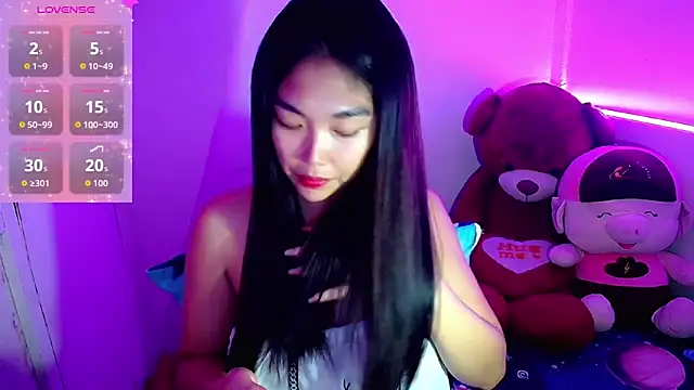 TR4NSCUTI3 online show from October 16, 6:42 pm