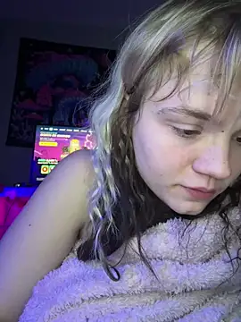 Cutiepiespanks online show from February 3, 6:40 am