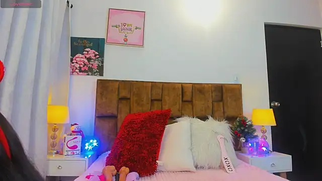 Snapshot of MiaJacksonn chatting on January 5, 11:59 am MiaJacksonn online show from January 5, 11:59 am