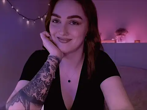 Snapshot of LilyFarey chatting on February 12, 6:19 pm LilyFarey online show from February 12, 6:19 pm