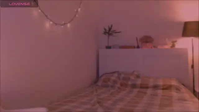 Snapshot of LilyFarey chatting on September 28, 4:56 pm LilyFarey online show from September 28, 4:56 pm