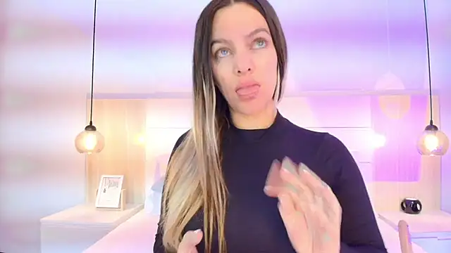 Snapshot of Isabella_Harley chatting on November 14, 2:05 pm Isabella Harley online show from November 14, 2:05 pm