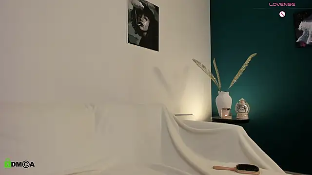 Snapshot of Kylie_Desire chatting on March 4, 2:38 am Kylie Desire online show from March 4, 2:38 am