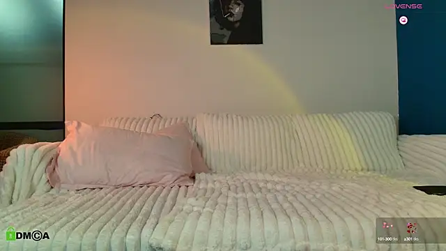 Snapshot of Kylie_Desire chatting on October 3, 3:47 am Kylie Desire online show from October 3, 3:47 am