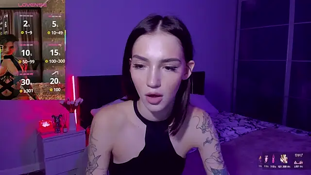 Snapshot of SophieCatty chatting on December 4, 3:43 pm SophieCatty online show from December 4, 3:43 pm