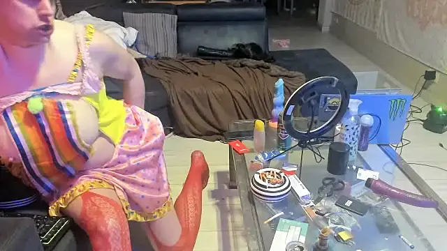 Snapshot of slankecrosdresser chatting on February 6, 6:02 pm slankecrosdresser online show from February 6, 6:02 pm