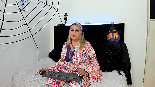 Snapshot of yayita_mature chatting on October 30, 2:40 pm yayita mature online show from October 30, 2:40 pm