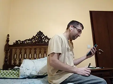 Snapshot of White_rabbit_ chatting on November 15, 4:03 pm White rabbit online show from November 15, 4:03 pm