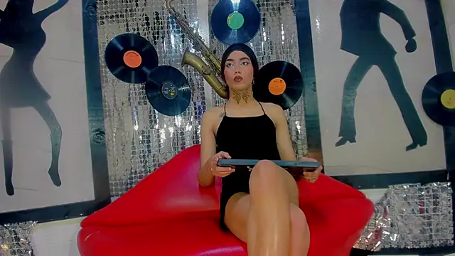 nickyminach  online show from February 8, 7:27 pm