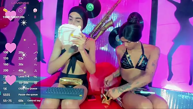 nickyminach  online show from February 20, 7:19 pm