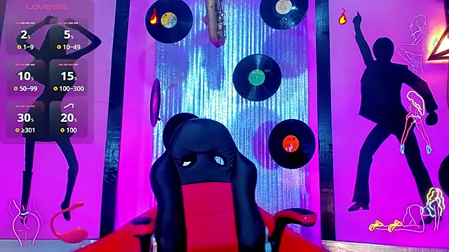 nickyminach  online show from October 14, 7:14 pm