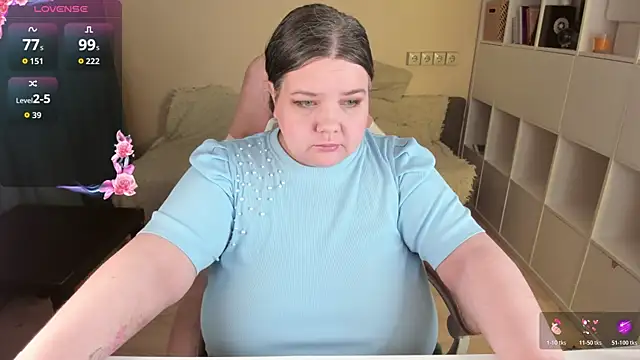 PlumPie online show from April 3, 7:45 pm