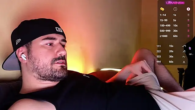 Snapshot of DominantTheo chatting on December 2, 2:53 am DominantTheo online show from December 2, 2:53 am