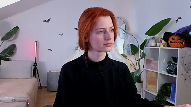 doll lesli online show from November 2, 9:33 am