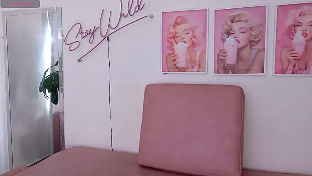 Snapshot of Adele_LatinLady chatting on February 5, 8:46 pm Adele LatinLady online show from February 5, 8:46 pm