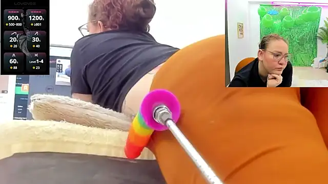 Paulina Davis  online show from March 25, 10:05 pm