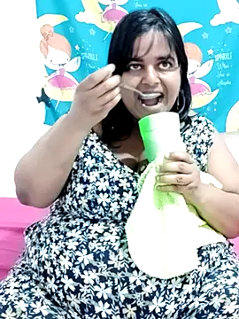 Snapshot of SusanaEshwar chatting on February 24, 12:08 am SusanaEshwar online show from February 24, 12:08 am