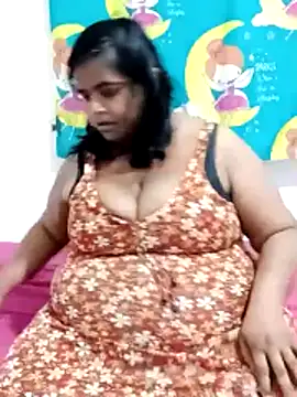 Snapshot of SusanaEshwar chatting on February 28, 1:39 am SusanaEshwar online show from February 28, 1:39 am