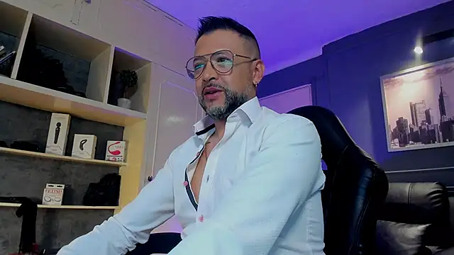 MrFrank tattoo online show from November 6, 12:17 pm