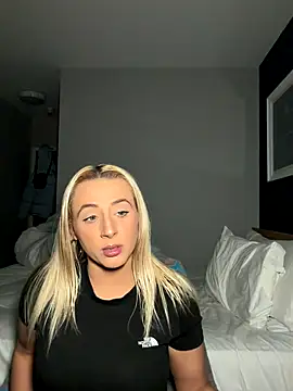 Strongqueen online show from October 31, 7:15 pm