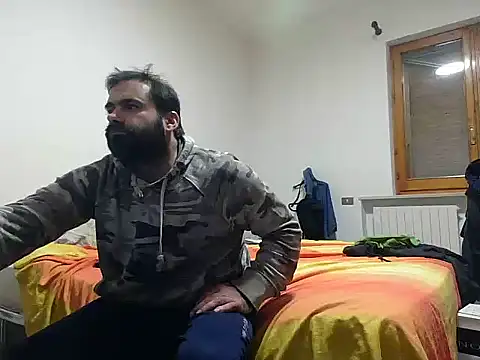 Snapshot of Attila985 chatting on November 7, 8:42 pm Attila985 online show from November 7, 8:42 pm