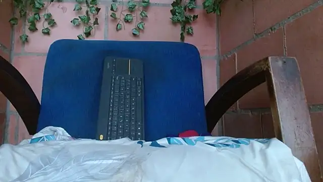 belindathompson online show from November 14, 8:51 pm