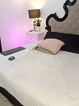 laqquishax online show from March 8, 2:10 pm