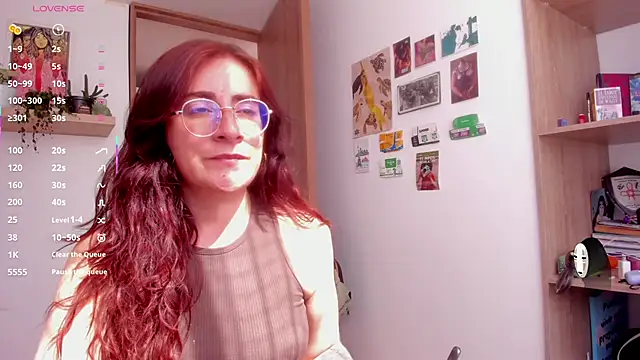 Snapshot of linda_giggle chatting on June 11, 2:15 pm linda giggle online show from June 11, 2:15 pm