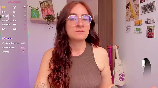 Snapshot of linda_giggle chatting on June 18, 2:43 pm linda giggle online show from June 18, 2:43 pm