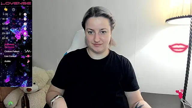 Snapshot of Christen_John_lover chatting on February 21, 8:27 pm Christen John lover online show from February 21, 8:27 pm