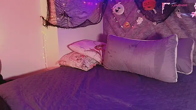 emmajohnss online show from October 26, 4:07 am