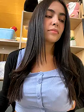 Snapshot of DaphneUwu chatting on October 14, 12:44 am DaphneUwu online show from October 14, 12:44 am