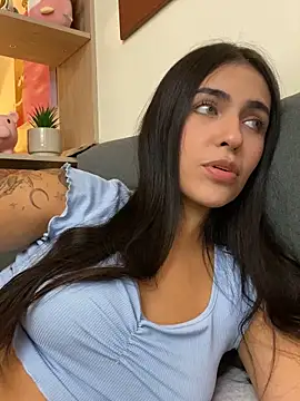 Snapshot of DaphneUwu chatting on October 19, 1:39 am DaphneUwu online show from October 19, 1:39 am