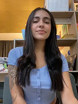 Snapshot of DaphneUwu chatting on October 23, 3:06 am DaphneUwu online show from October 23, 3:06 am