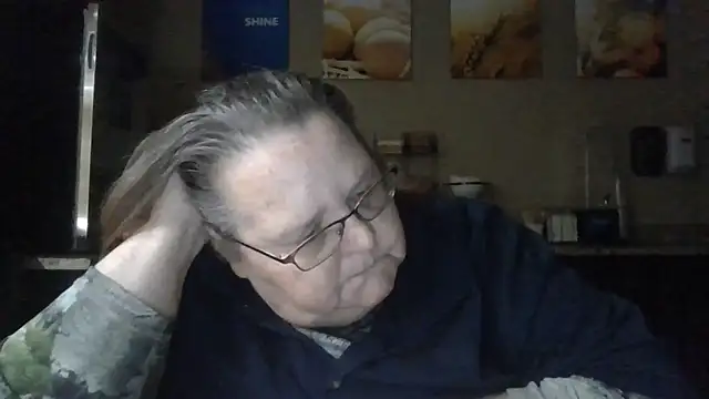 Snapshot of Hornybbw1978 chatting on November 26, 8:15 am Hornybbw1978 online show from November 26, 8:15 am