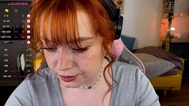 Snapshot of Sofy_Benson chatting on June 25, 1:48 pm Sofy Benson online show from June 25, 1:48 pm