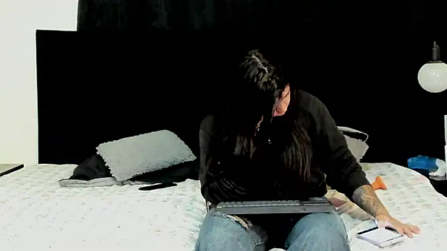 Snapshot of lissandthor13 chatting on December 16, 10:53 am lissandthor13 online show from December 16, 10:53 am