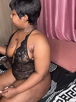 Snapshot of ThickyMel chatting on June 10, 2:12 am ThickyMel online show from June 10, 2:12 am