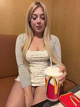 Snapshot of CherryAuroraa chatting on October 11, 8:29 pm CherryAuroraa online show from October 11, 8:29 pm